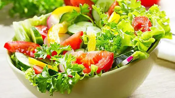 طرز تهیه یک سالاد رژیمی 