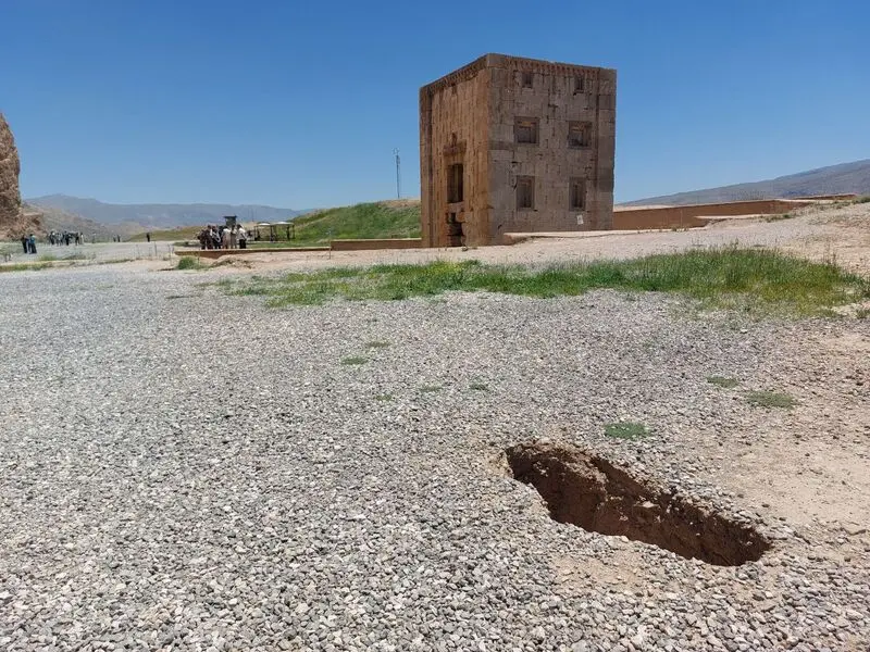 فرونشست در نقش رستم (4)
