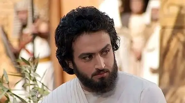 فیلم / یک ایرانی پا جای پای یوزارسیف گذاشت ../ زیباترین مرد جهان این بار از سوسنگرد ایران 