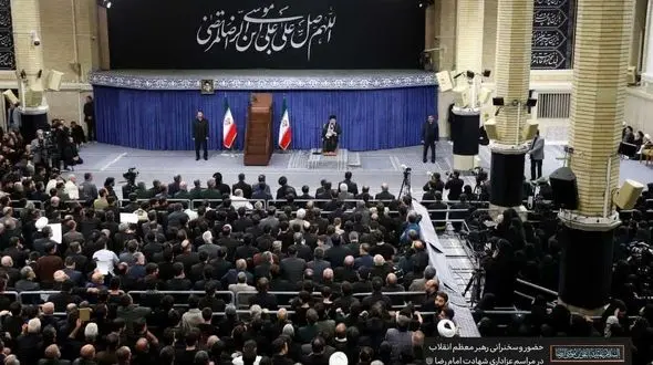 رهبر انقلاب : باید از خدمتگزاران کشور از جمله رئیس جمهور پرکار و پرتلاش حمایت شود