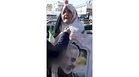 حضور پیرزن ۱۰۰ ساله در راهپیمایی ۲۲ بهمن + فیلم