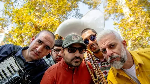 فیلم/ خنده دارترین سکانس مگه تموم عمر چندتا بهاره؛ وقتی تو هواپیما ادای مهران غفوریان رو درمیارن!