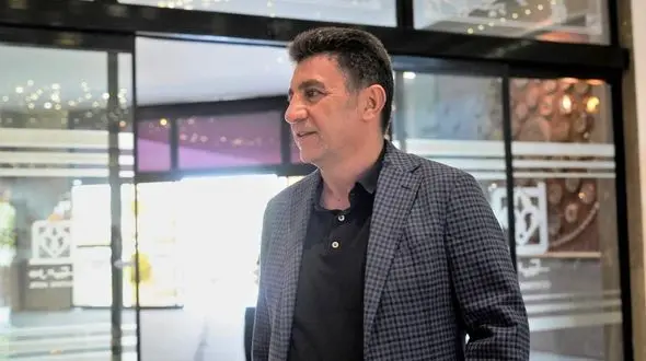 حضور قلعه نویی در مراسم ختم مادر مجید نامجومطلق/ خوش و بش با حسن روشن و بهتاش فریبا + فیلم 