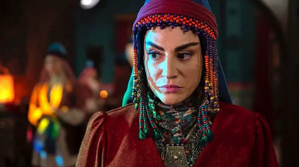 واکنش یک بازیگر به نظر مردم درباره سریال مستوران/ اشتباهات را گوشزد می‌کنند