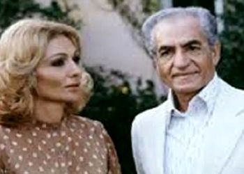 عکس سفر در زمان /  نقش بر زمین شدن فرح دیبا در سر و کله زدن با شاه برافتاده / به ایام قدیم سال 1338؛