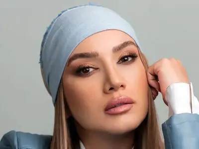 فیلم/ آشپزخانه شیک و چشم نواز متین ستوده قبل از ازدواج با کامران تفتی؛ ترکیب کابینت های سفید و گل های رنگارنگ
