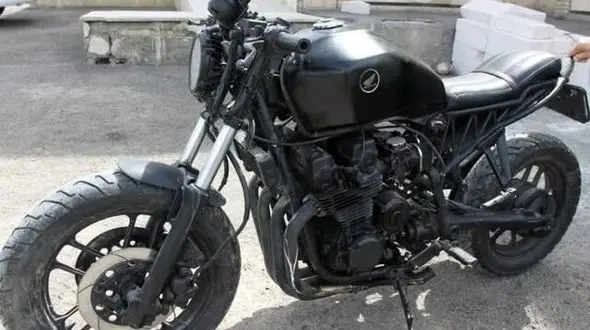 مزاحم شبانه شاهین شهر در دام پلیس/ موتورسیکلت او قاچاق بود!