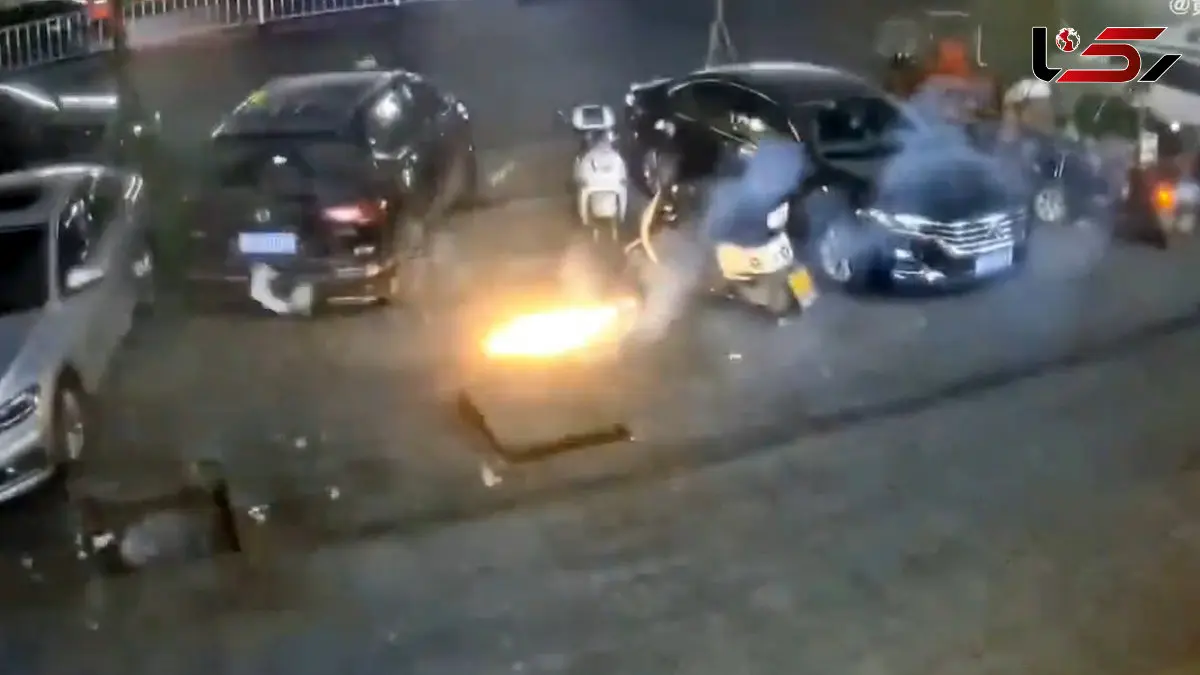 فیلم لحظه خطرناک آتش گرفتن ترقه کنار موتور