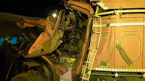 برخورد مرگبار تریلی با پل اتوبان زنجان _ قزوین 