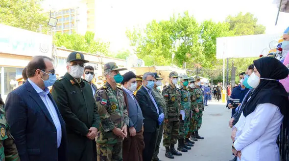 اهدای گل به پرستاران و کادر درمانی بیمارستان علی اصغر شیراز + عکس