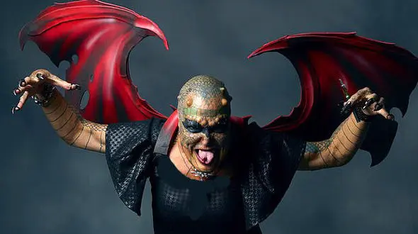 ۲۰ عمل جراحی مرد ایدزی ، برای خزنده شدن! + تصاویر