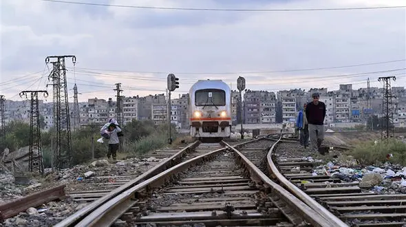 برخورد قطار ریلی با نیسان / در کاشان رخ داد