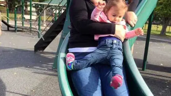 ماجرای تلخ سرسره بازی در پارک/بلایی که سر دختر خردسال آمد+عکس