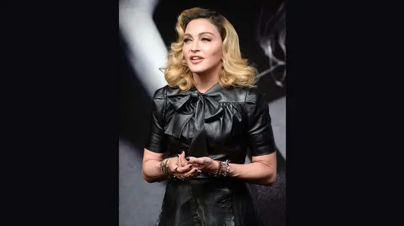 مدونا به خاطر آزار همسایه‌هایش به دادگاه رفت + عکس