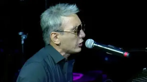 دانلود آهنگ  باشکوه شادمهر عقیلی / تو همونی که میگفتی تو دنیا هیچکی مثل من پیدا نمیشه