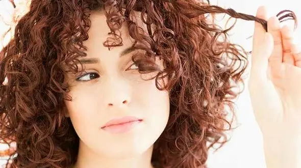 ماسک پیاز برای تقویت موهای کم‌پشت