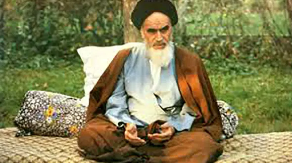 روایت آیت‌الله خامنه‌ای از تاثیر هجرت امام به پاریس ‌+عکس