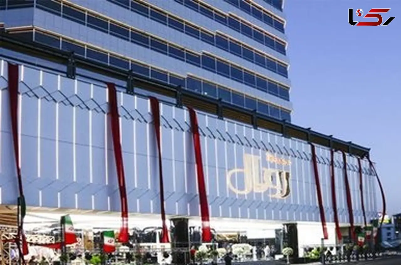 پاساژ رویال در شمال تهران آتش گرفت