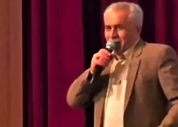 فیلم آواز محلی /  مرد ترک نازلانا نازلانا خوند برا شاهرخ خان بذاریا بی پیش زمینه آذری میرقصه