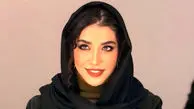 فیلم آوازخوانی  زنده خانم بازیگر با آهنگ گوگوش در صحنه تئاتر / ساناز امامیه کیست؟