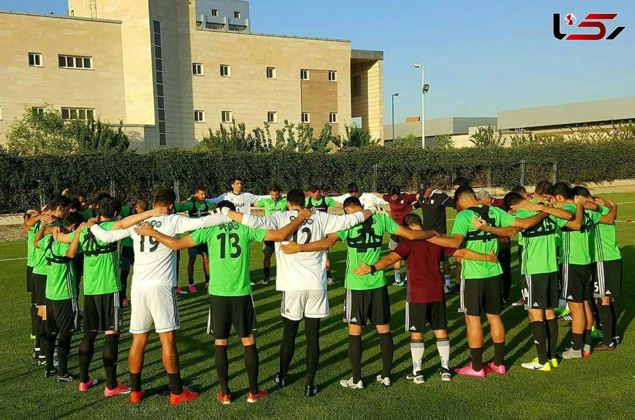 ادای احترام به قربانیان حوادث تروریستی تهران در تمرین تیم ملی فوتبال