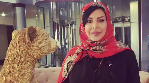 لباس متفاوت فلور نظری کنار دریا + عکس