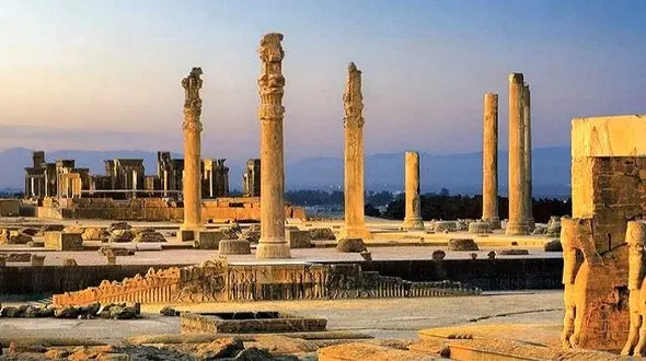 (عکس) تخت جمشید، نمادی از تمدن اصیل و توجه به حقوق حیوانات / تغییر در روش بستن طناب به گاو برای اذیت نشدن حیوان