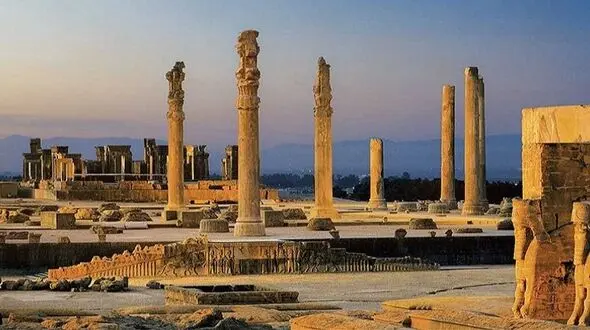 (عکس) تخت جمشید، نمادی از تمدن اصیل و توجه به حقوق حیوانات / تغییر در روش بستن طناب به گاو برای اذیت نشدن حیوان