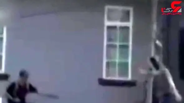 انتشار فیلم درگیری مسلحانه یک تبهکار با یک مرد در پشت بام +فیلم