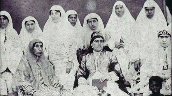 عکس  / نوشته جگرسوز روی سنگ مزار خانه ابدی  دختر ناصرالدین شاه قاجار در بهشت زهرای تهران /  ز مرگت سرد و خاموش ...