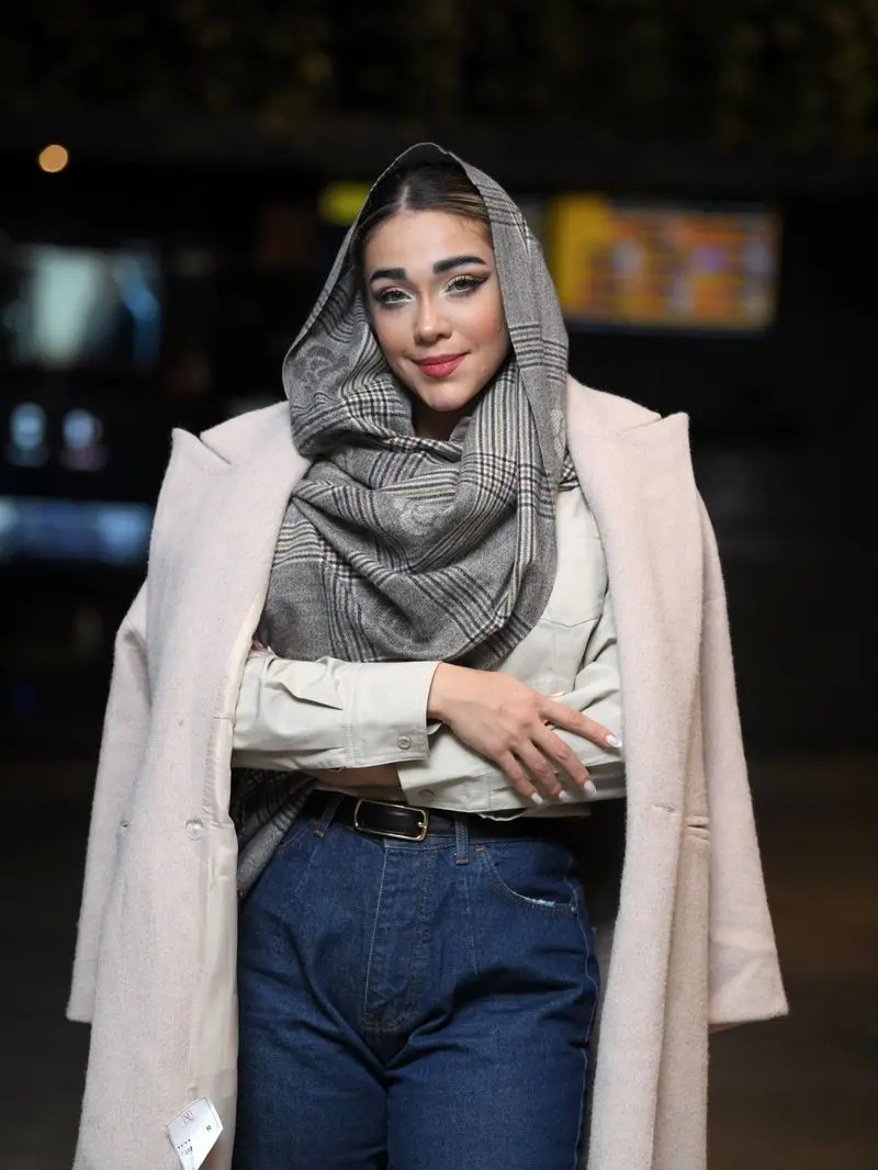 رویا وحدتی (بلاگر و بازیگر) و امین اسدی در اکران مردمی طهران۵۷