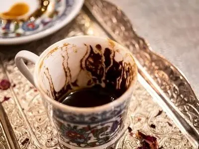 فال قهوه با نشان روز جمعه 24 بهمن 1404/ ای صاحب فال هوشیار باش  چرا که آتش در فالتان نشان پرهیز از تصمیم گیری عجولانه است