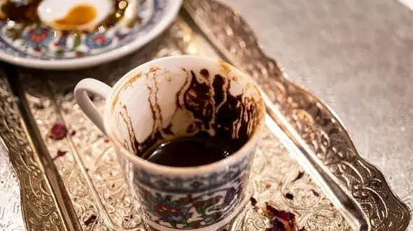 فال قهوه با نشان روز جمعه 24 بهمن 1404/ ای صاحب فال هوشیار باش  چرا که آتش در فالتان نشان پرهیز از تصمیم گیری عجولانه است