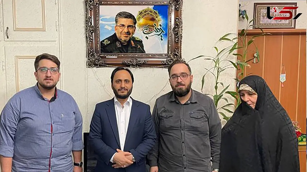 حضور سخنگوی دولت در منزل شهیدان ایرلو و فرزانه