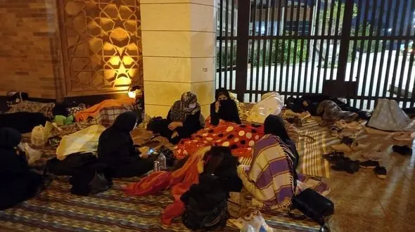 خیابان خوابی مربیان پیش دبستانی شهرستان ایذه در مقابل درب استانداری خوزستان/ یک نفر جوابگوی ما باشد + فیلم