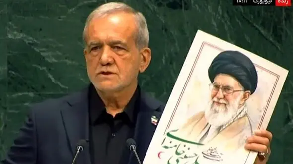 پزشکیان در سازمان ملل عکس امام شهید و کودکان میناب را بالا برد