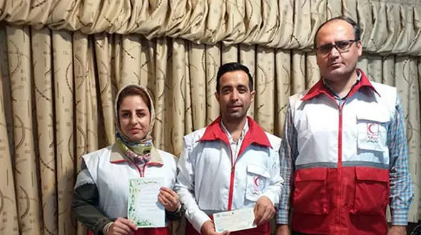 زوجی که هزینه عروسی خود را به سیل‌زدگان دادند+عکس