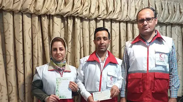 زوجی که هزینه عروسی خود را به سیل‌زدگان دادند+عکس