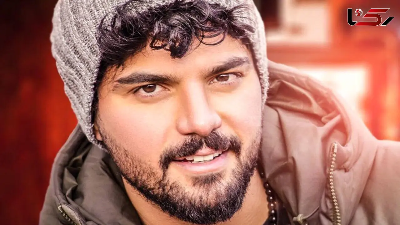 سینا مهراد و جمع بازیگران در کافه