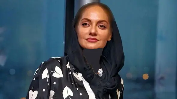 جدیدترین عکس مهناز افشار بعد  مهاجرت دائمی از ایران ! / فقط ماشین لاکچری اش هوش بر است ! در ماشین لاکچری اش 