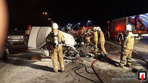 خودروی واژگون، طعمه آتش شد + عکس