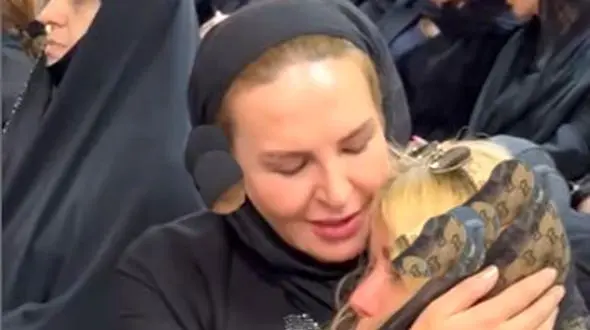 فیلم لحظه های  جگرسوزو غمگین از دلداری دادن آزیتا ترکاشوند به خواهر امید جهان/ اون جاش خوبه ما جامون بده...!