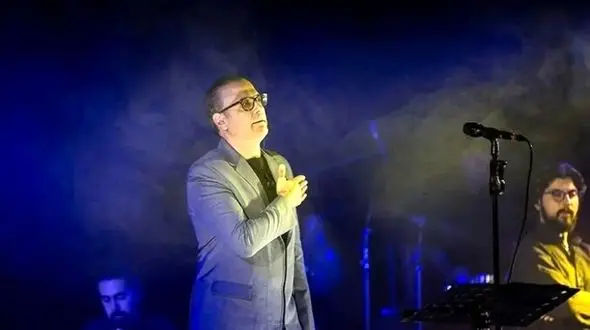 فیلم آواز باشکوه و احساسی علیرضا قربانی / حرف دل خیلی از عشاق  راچه روح نواز میخونه !