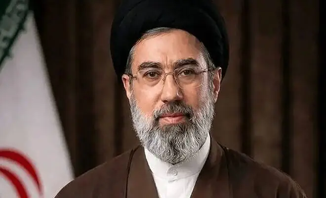 زندگی‌نامه آیت‌الله سید مجتبی خامنه‌ای؛ از جبهه تا اجتهاد و رهبری