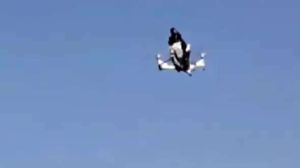 رونمایی از موتور پرنده توسط پلیس دبی + فیلم 