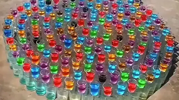 دومینوی لیوان های رنگی / فیلم