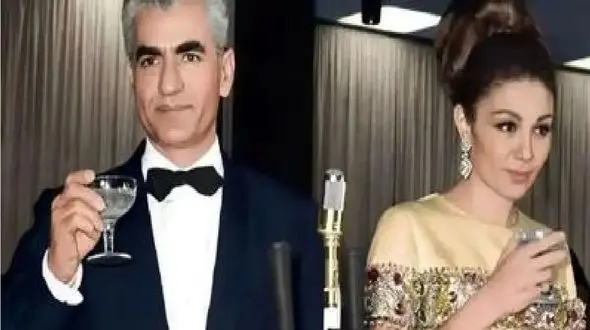 عکس / سفر به ایام قدیم؛ سقوط محمدرضا پهلوی در جشن 2500 ساله با بادیگارداش 