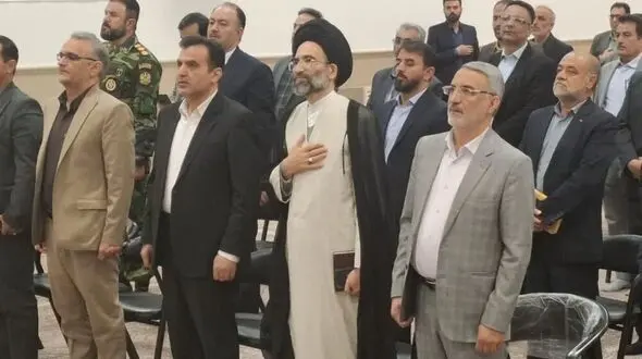 فرماندار کاشان: تحریم ها و مشکلات زیرساختی به اقتصاد کشور ضربه زد/هوش مصنوعی می تواند در تامین نیروی انسانی کمک کند