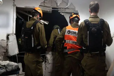 اعزام تیم ویژه ارتش اسرائیل به محل اصابت موشک ایران