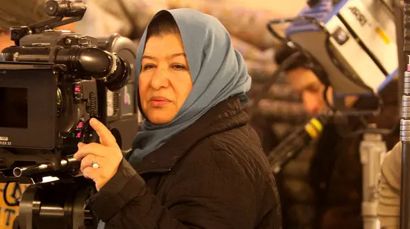 زیر سقف دودی، یک تابو شکنی است